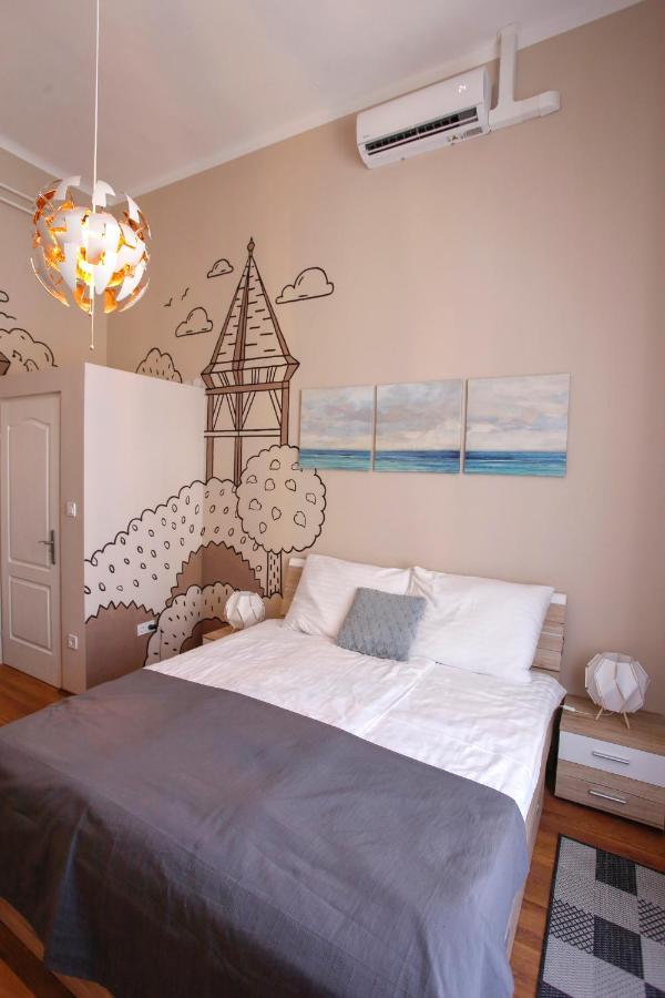 Urania Apartmanhaz Eger Buitenkant foto