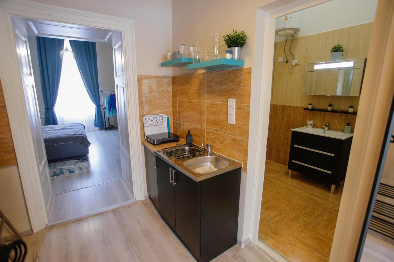 Urania Apartmanhaz Eger Buitenkant foto