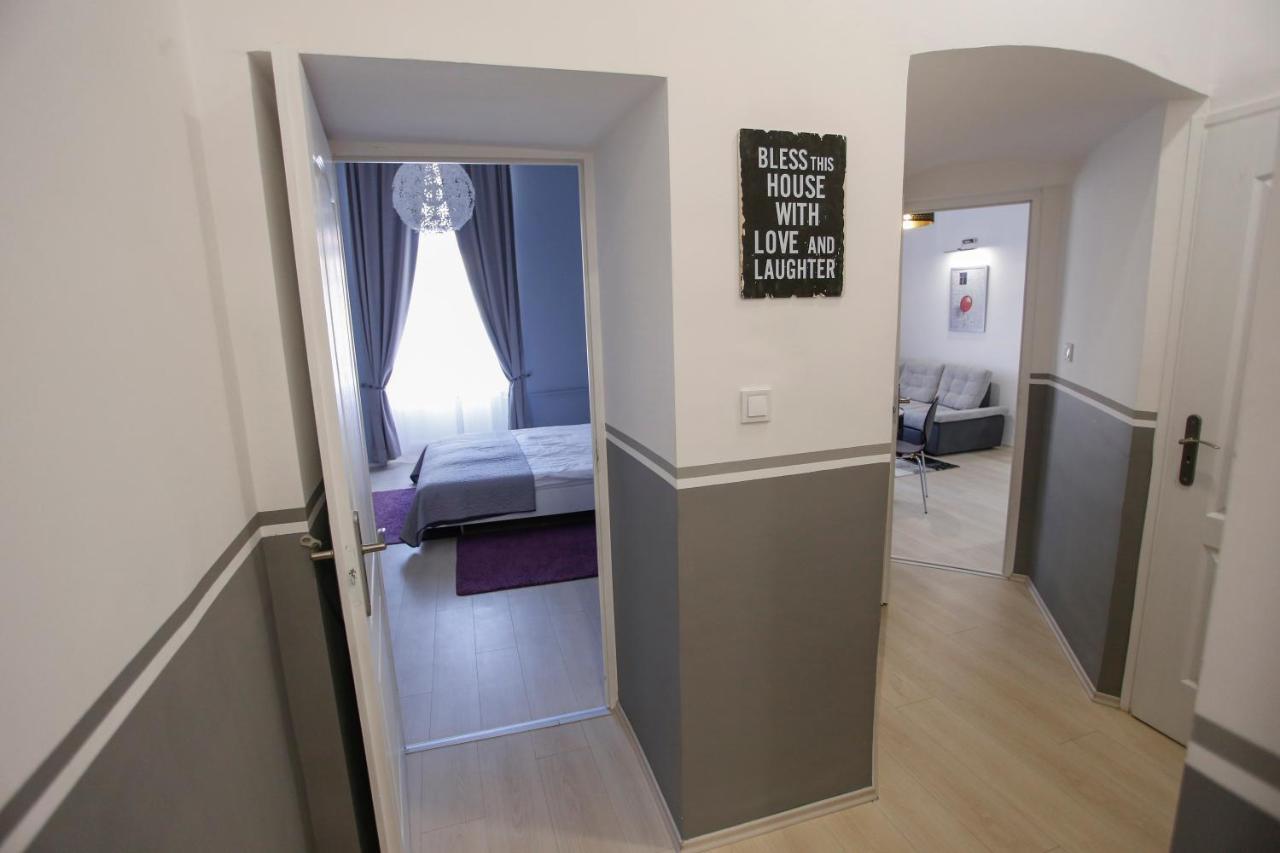 Urania Apartmanhaz Eger Buitenkant foto