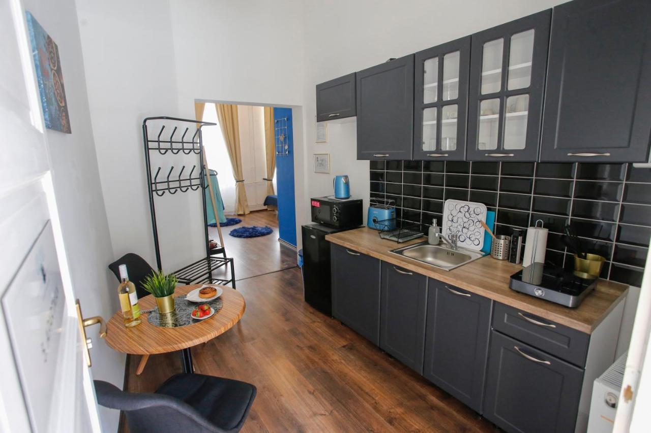 Urania Apartmanhaz Eger Buitenkant foto