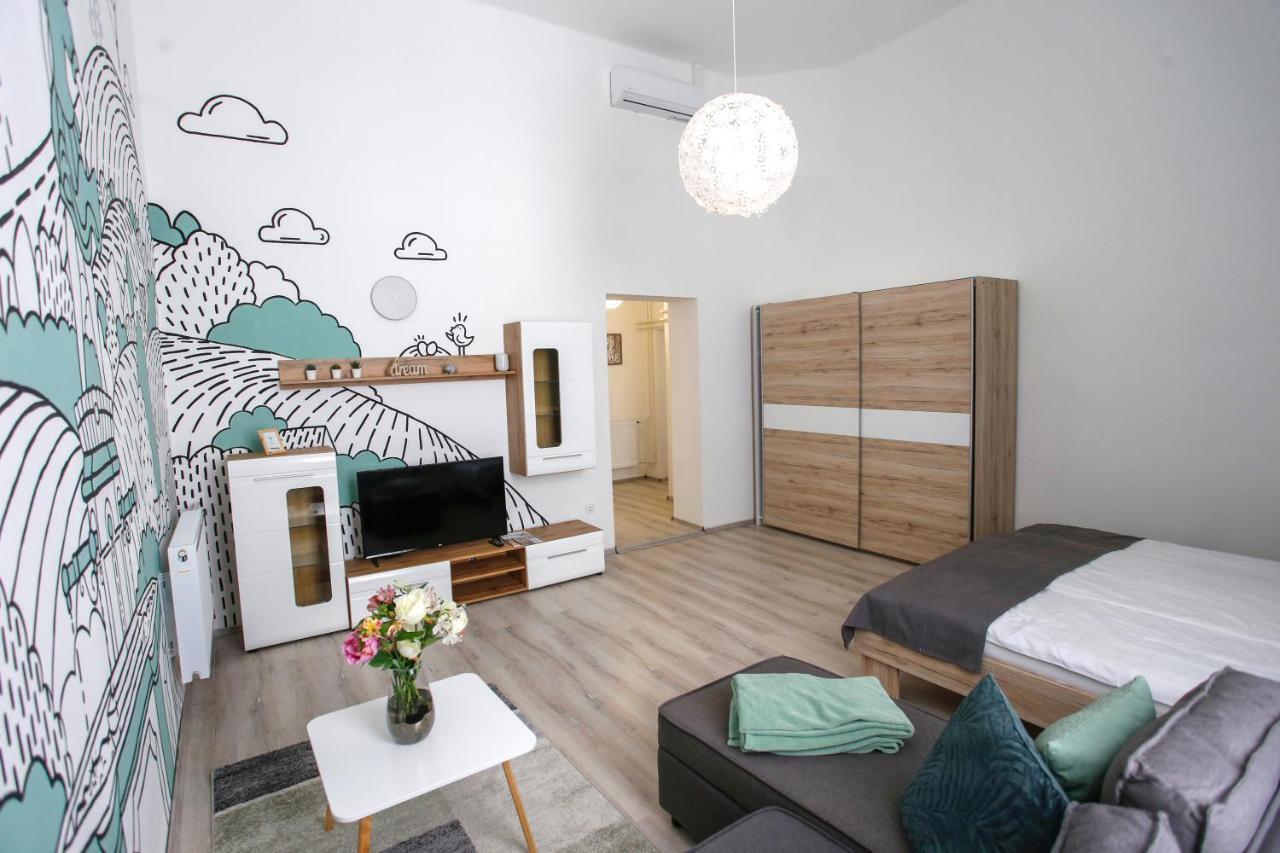 Urania Apartmanhaz Eger Buitenkant foto