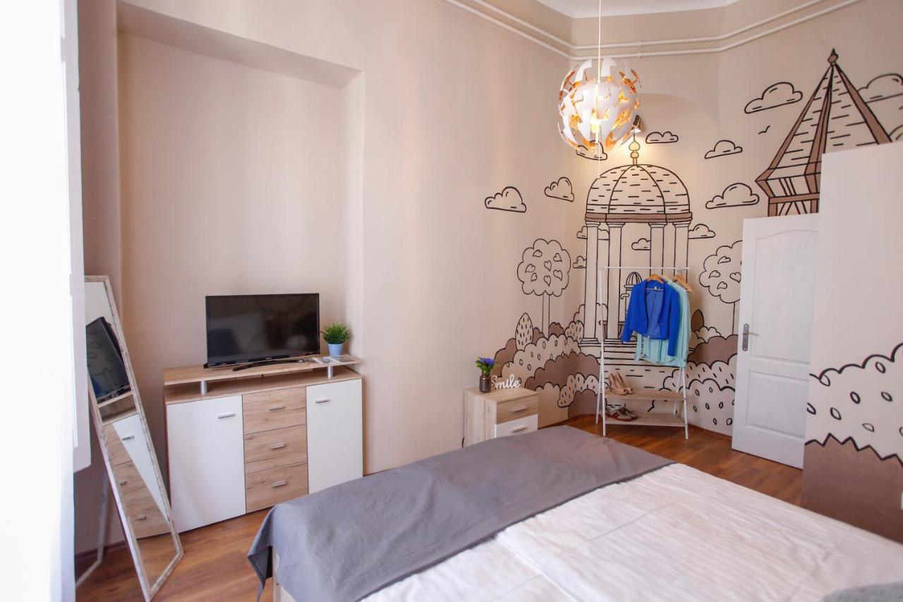 Urania Apartmanhaz Eger Buitenkant foto
