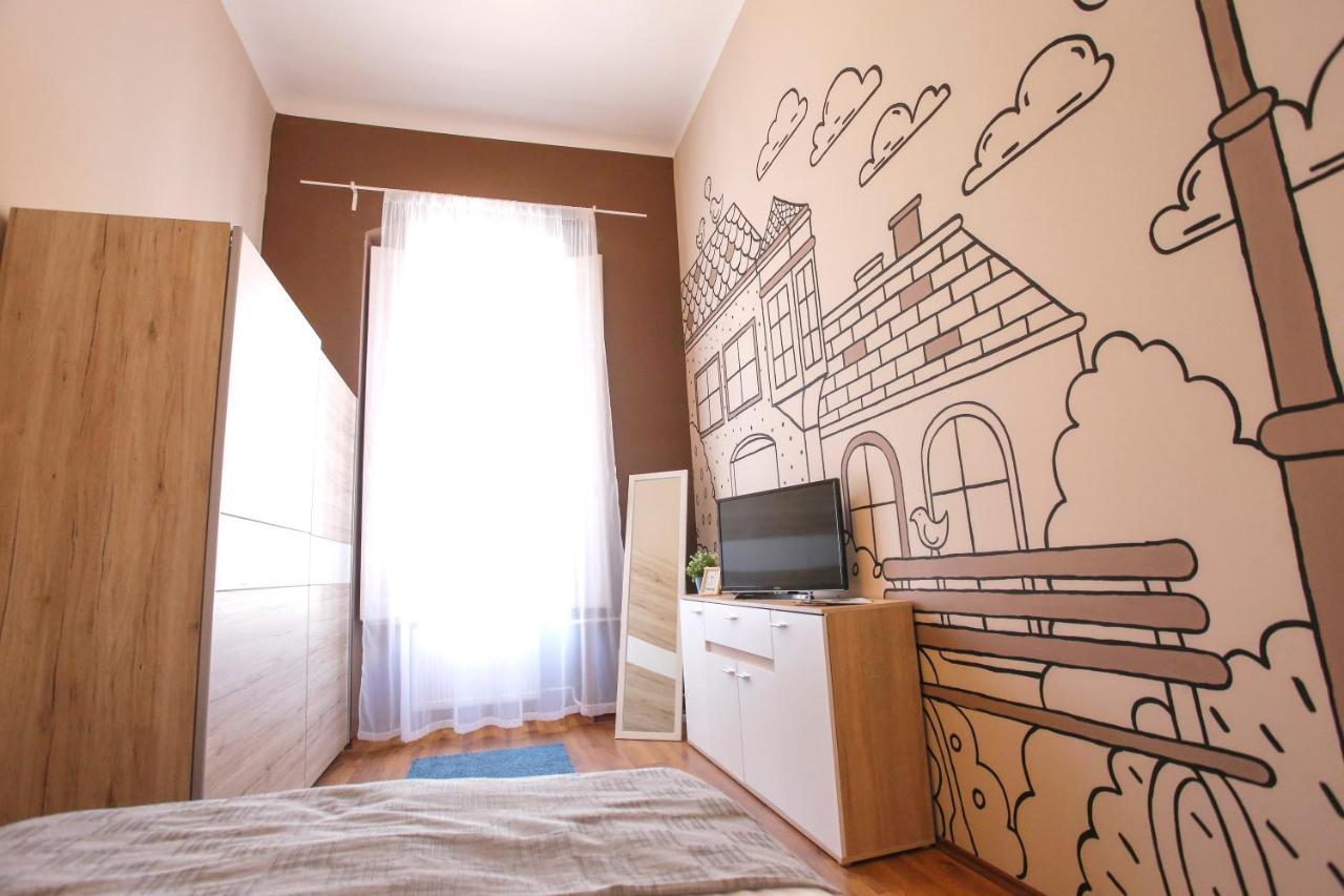 Urania Apartmanhaz Eger Buitenkant foto