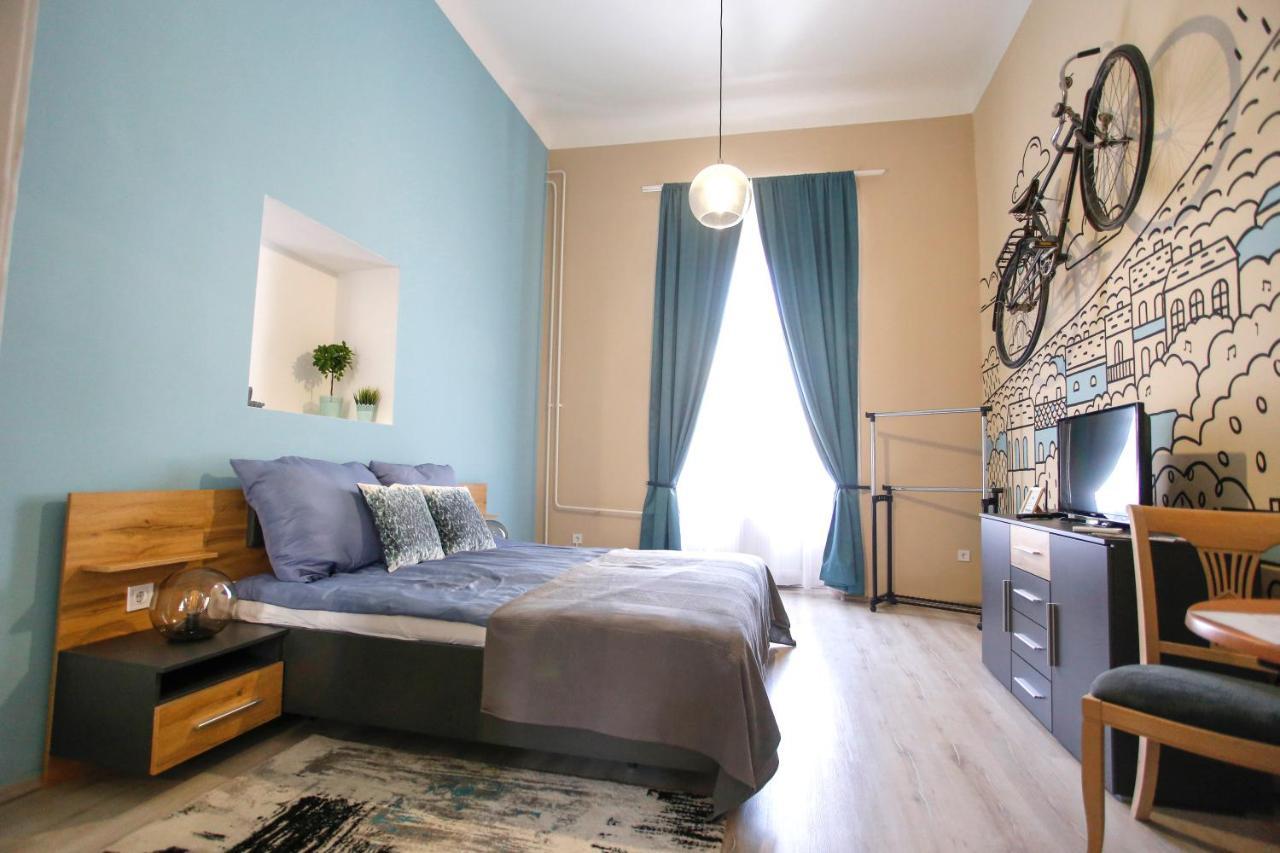 Urania Apartmanhaz Eger Buitenkant foto