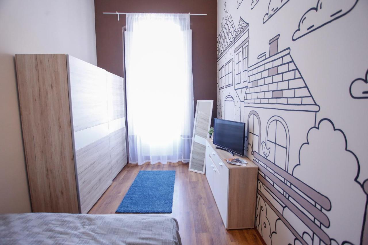 Urania Apartmanhaz Eger Buitenkant foto