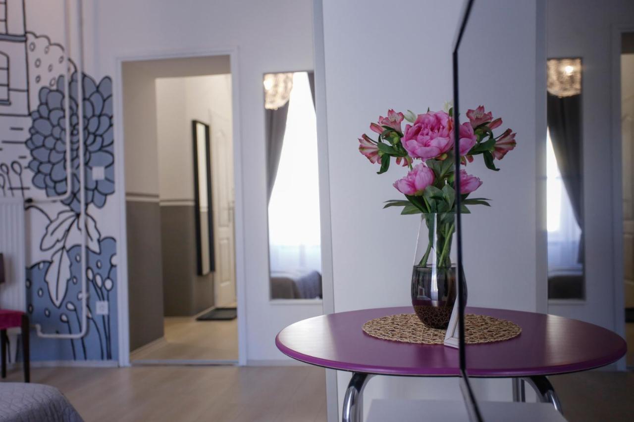 Urania Apartmanhaz Eger Buitenkant foto