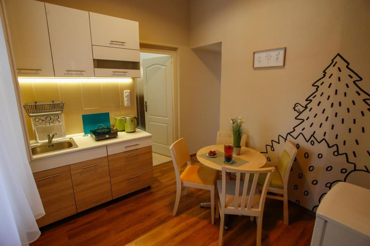 Urania Apartmanhaz Eger Buitenkant foto