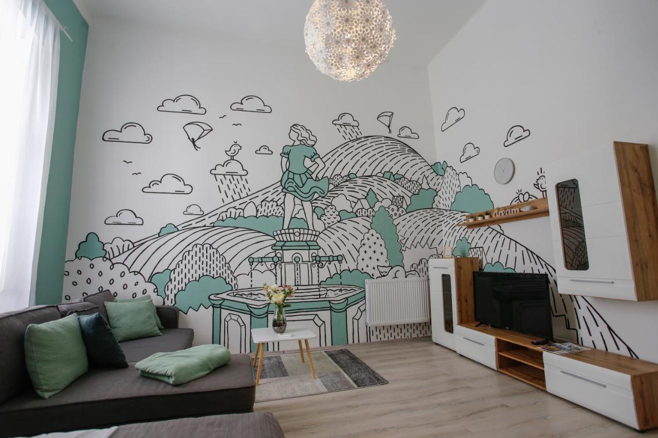 Urania Apartmanhaz Eger Buitenkant foto
