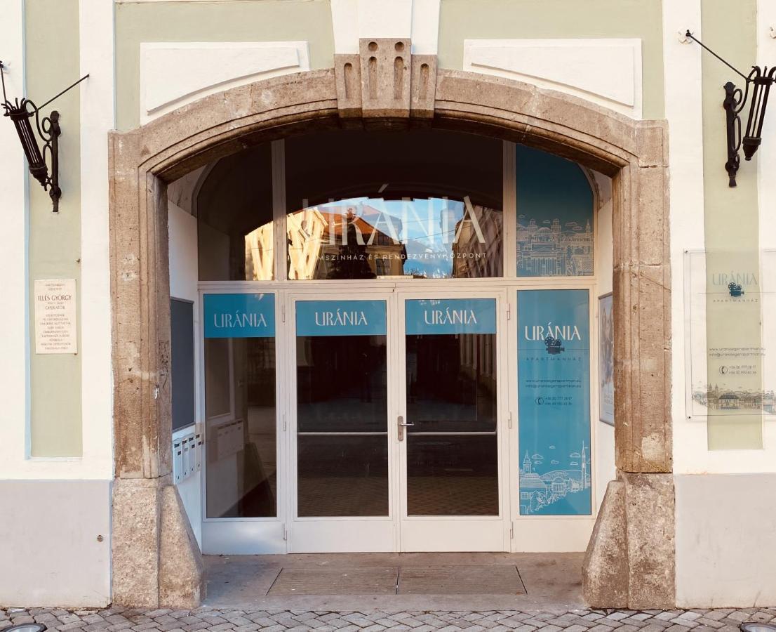 Urania Apartmanhaz Eger Buitenkant foto
